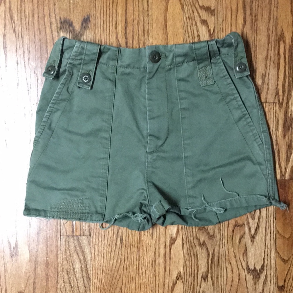 2/$50✨MARC JACOBS high waist cargo distress shorts